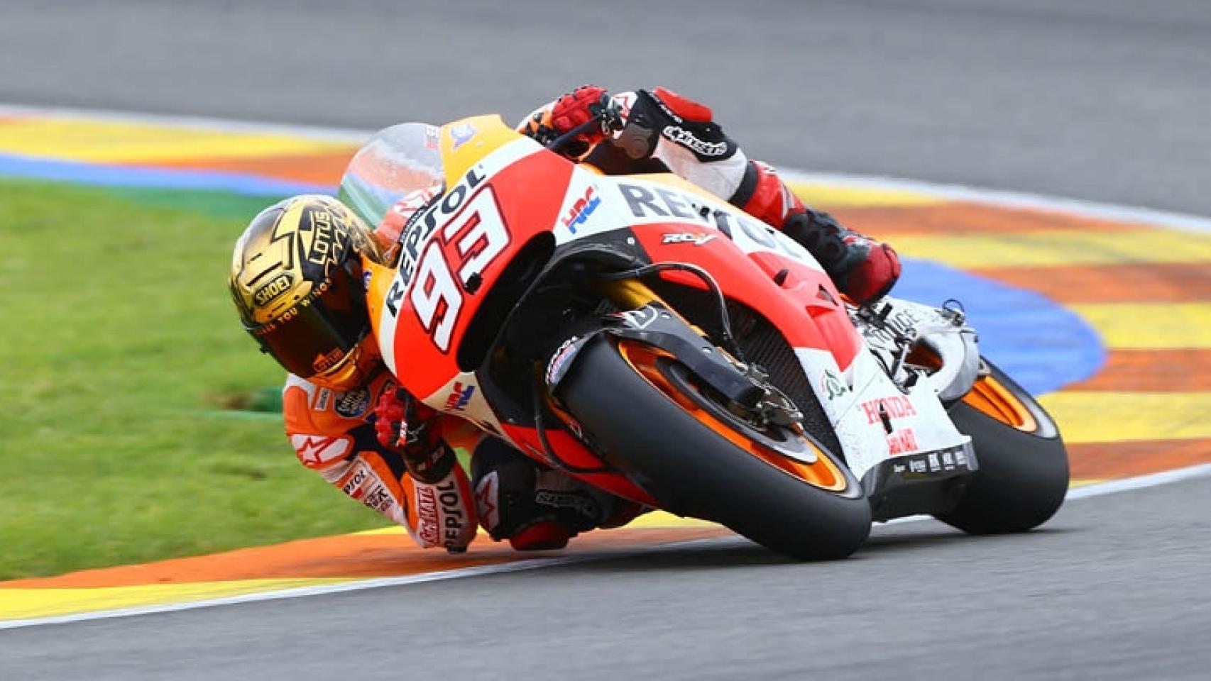 Marc Márquez en su moto durante el GP de la Comunidad Valenciana. Fotografía: Motociclismo