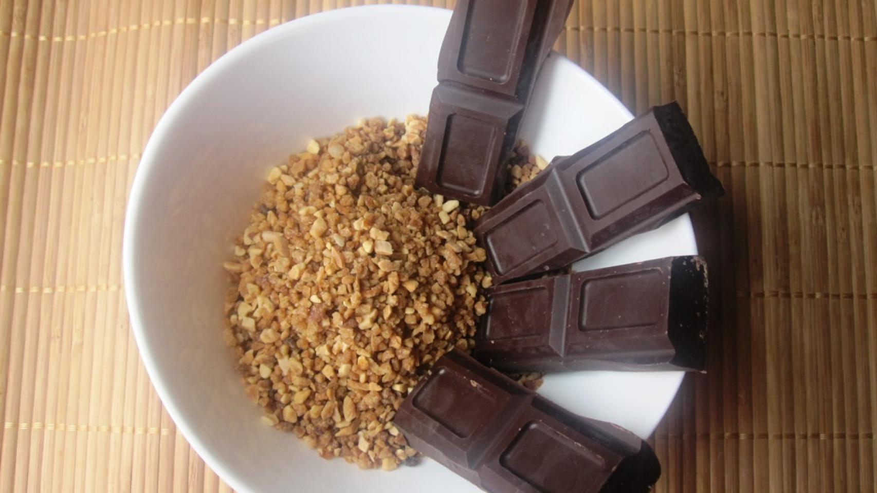 Rocas de chocolate y almendras, microondas  1