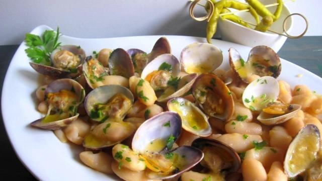 0 IMG_7247 ALUBIAS BLANCAS CON ALMEJAS