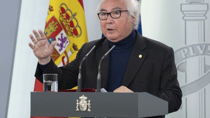 Imagen | Dimite Manuel Castells, ministro de Universidades