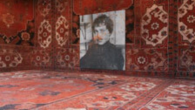 Image: Rudolf Stingel, tensión en palacio