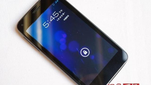 Alcatel OT936: 4’5 pulgadas, doble núcleo a 1’5GHz y Android 4.0 por 250€