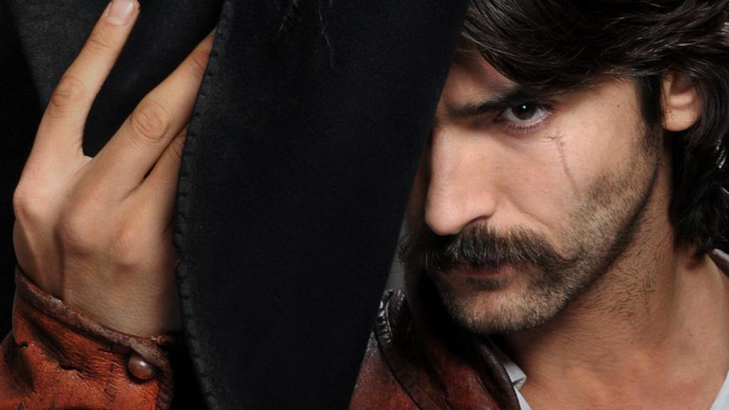 ¿Por qué Telecinco no retira de su parrilla o relega al late night ‘Alatriste’?