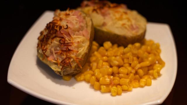 Patatas rellenas de pavo y queso
