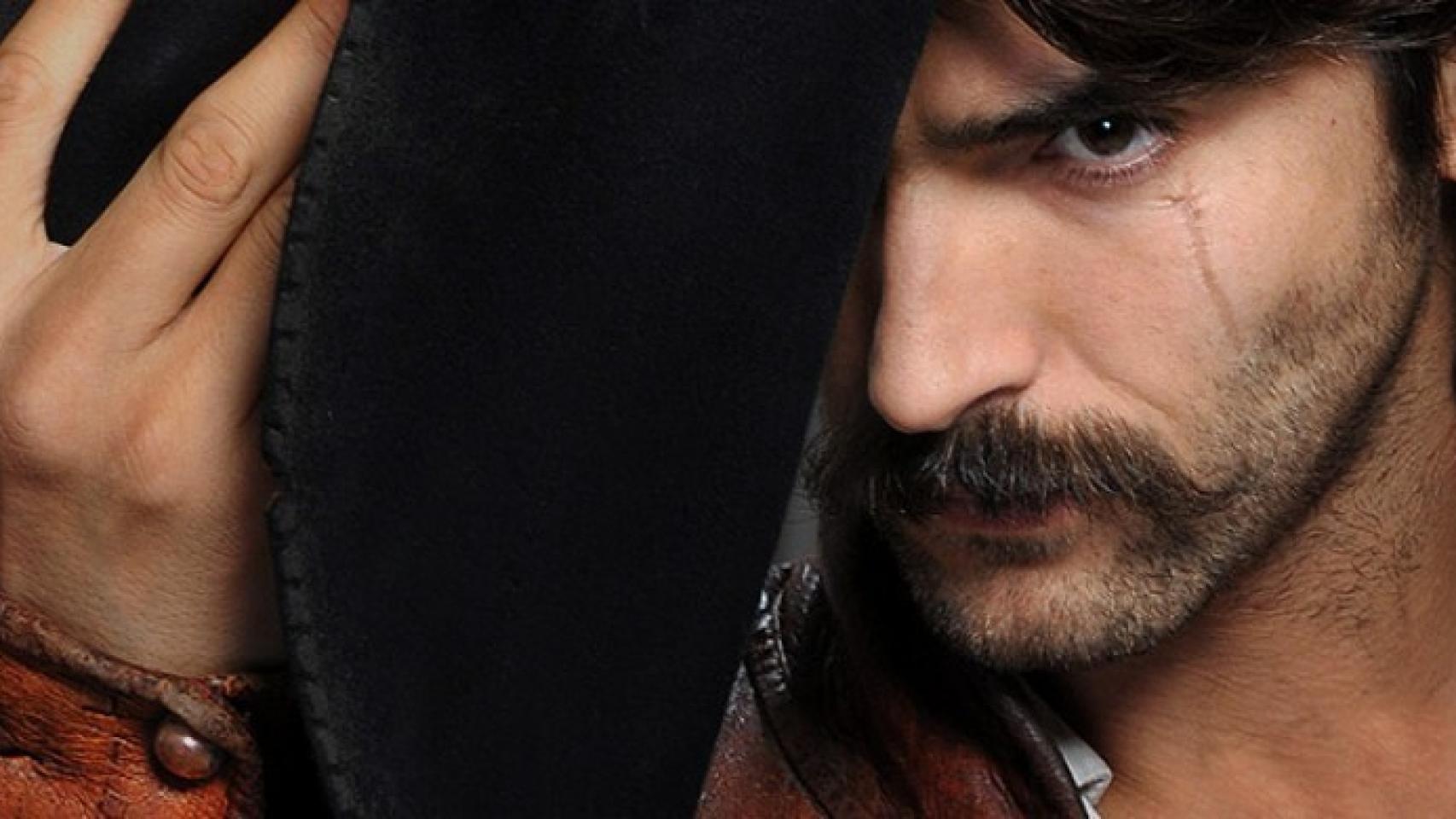 Telecinco relega 'Alatriste' al segundo prime time y alarga 'GH VIP: Última hora'