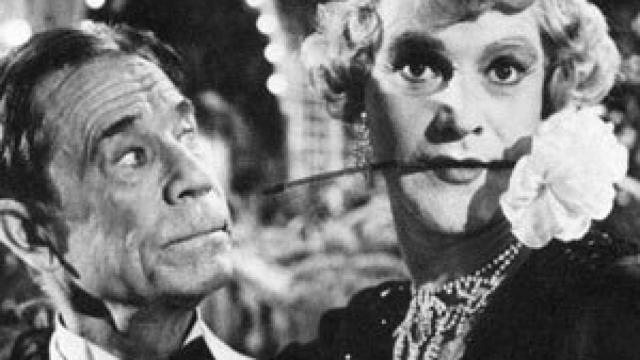 'Con faldas y a lo loco'.