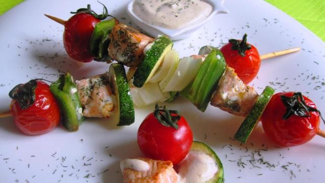 Brocheta de salmón y verduras 0