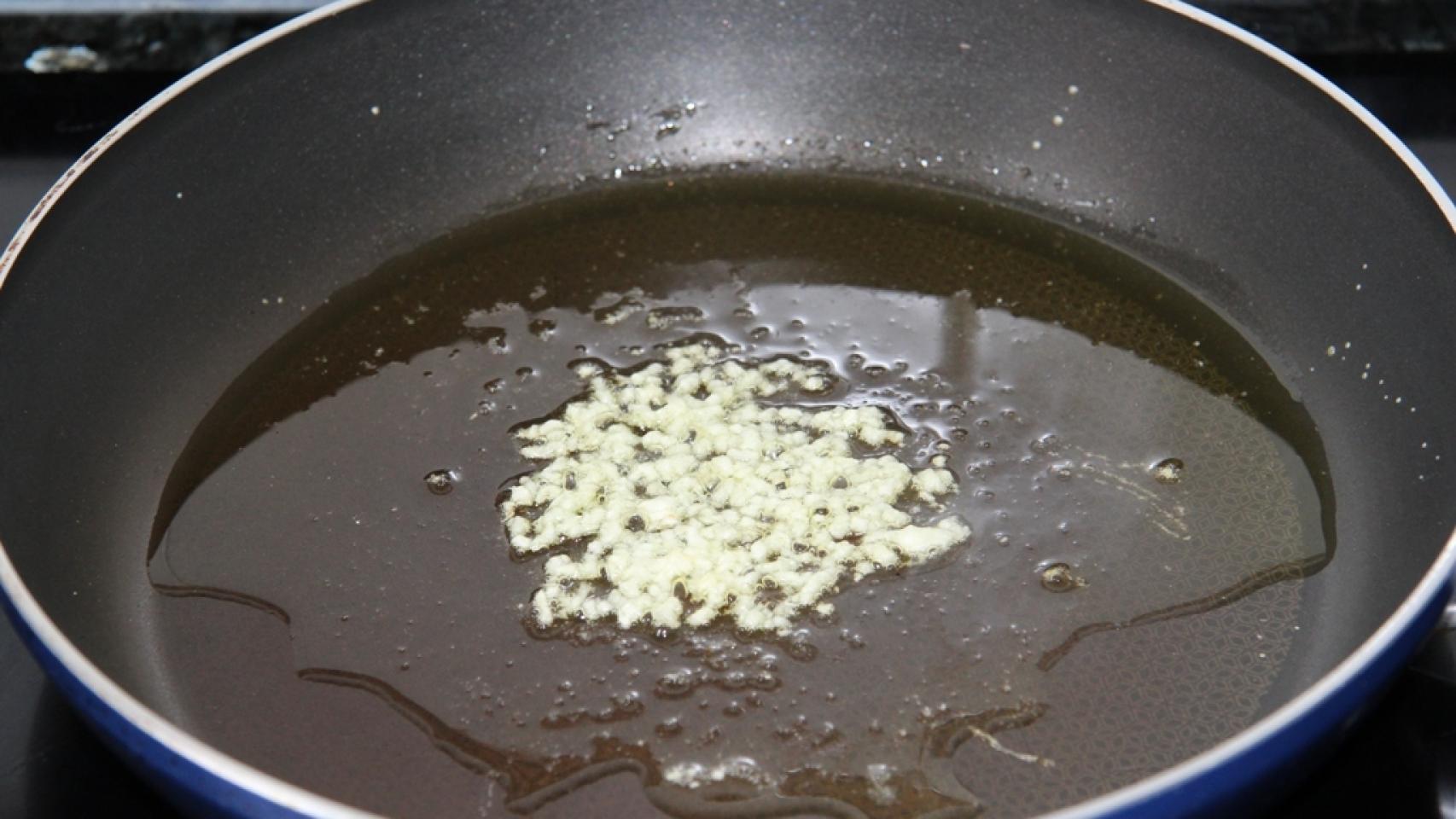 ESPAGUETI NEGRO CON LANGOSTINOS Y VERDURAS 01