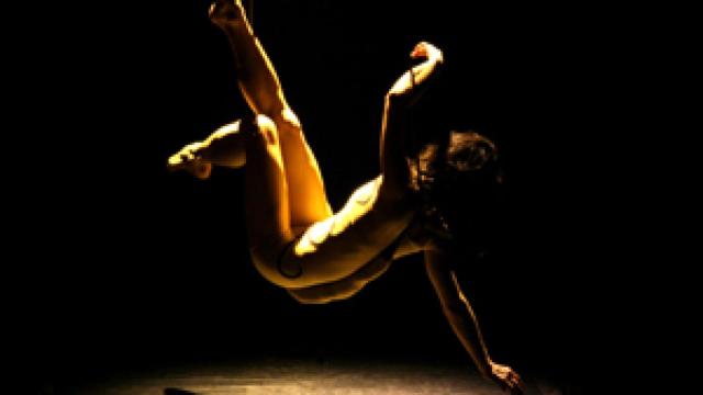 Image: Momix y la piedra filosofal