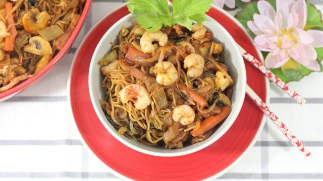 Fideos fritos indonesios o Bami Goreng