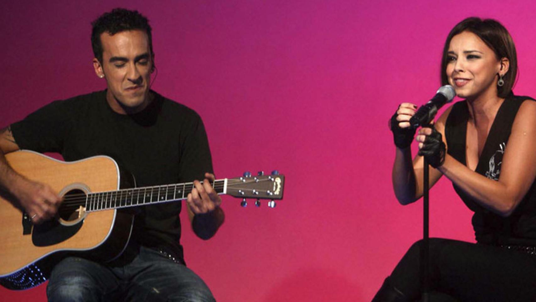 Chenoa entró en la casa de 'Gran Hermano 11' para cantar uno de sus temas