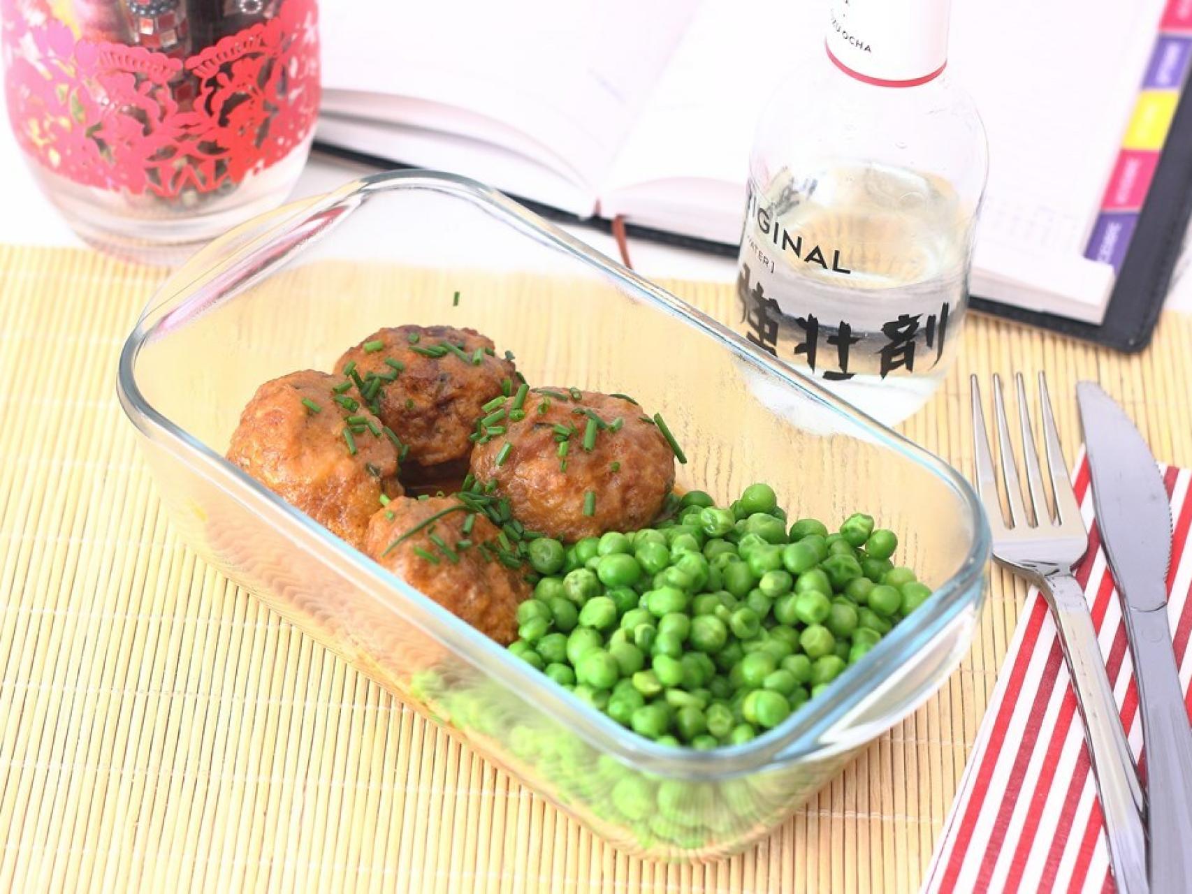 Servimos con unos guisantes cocidos