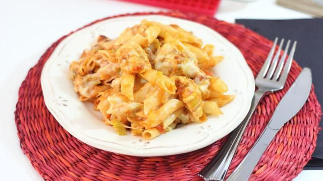 Macarrones gratinados con pollo y queso San Simón