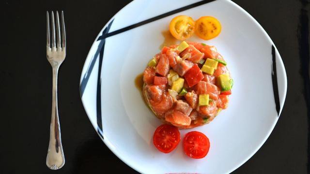 tartar salmon aguacate
