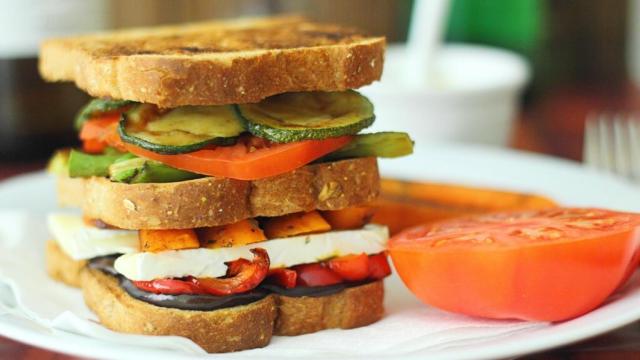 Sándwich de verduras asadas