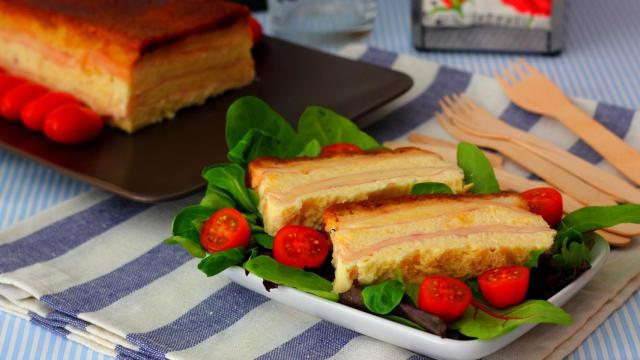 Pastel de jamón, queso y pan de molde