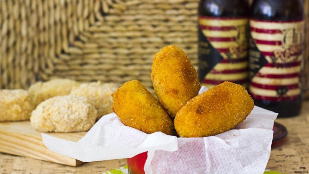 Croquetas caseras recién hechas
