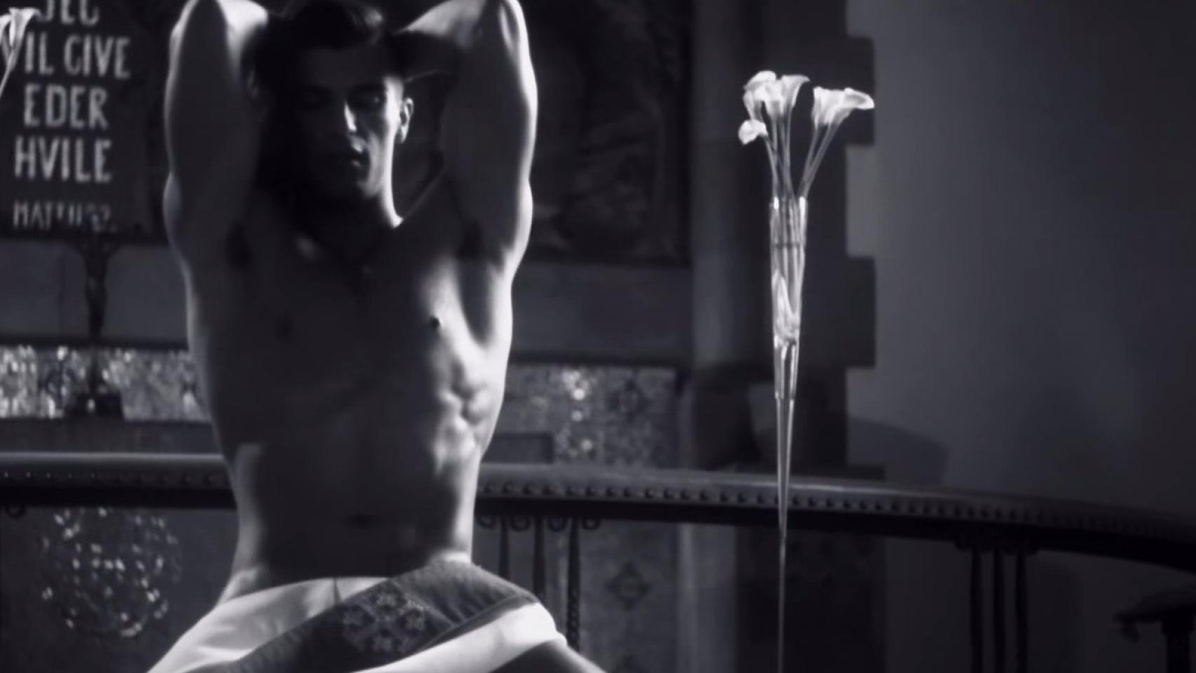 Tooji, despedido por la TV noruega tras su videoclip teniendo sexo con un cura