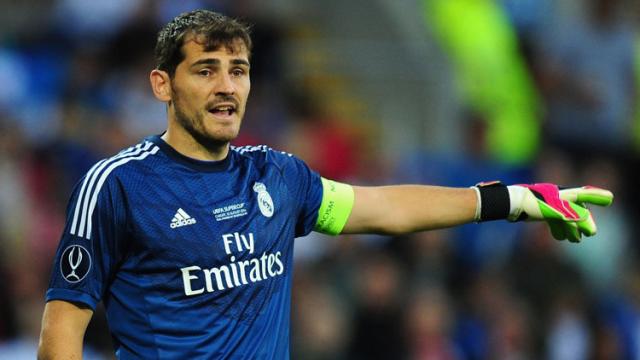 Íker Casillas, apodado 'El Santo' por sus grandes paradas.