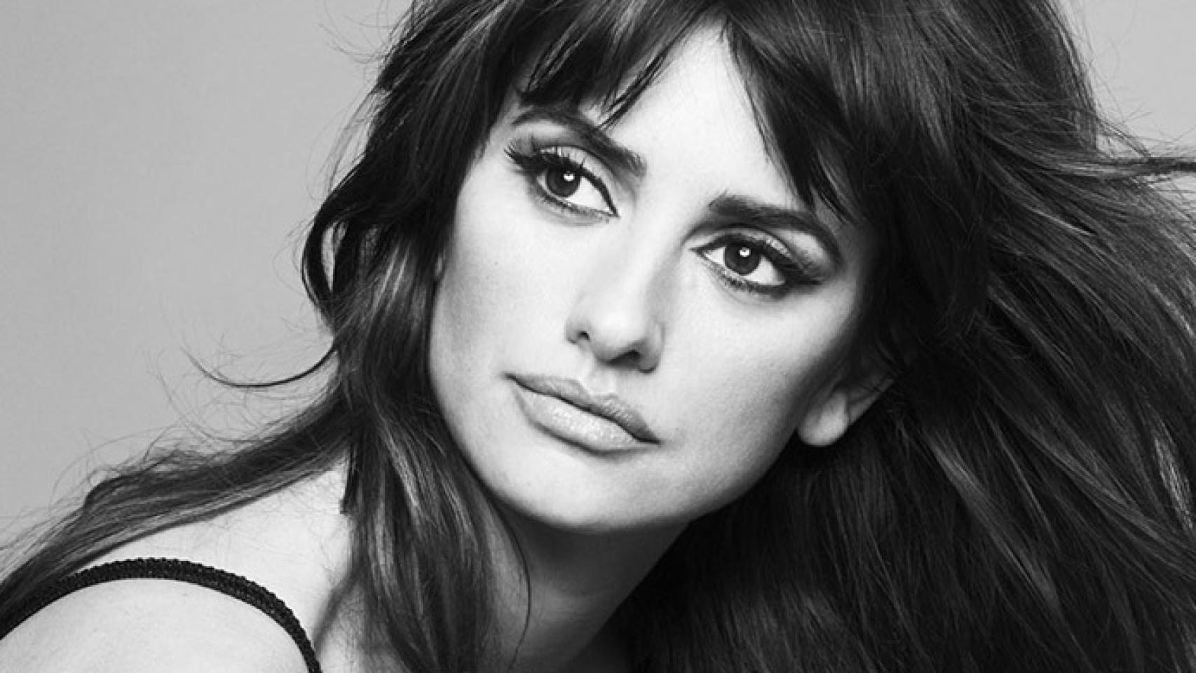 Penélope Cruz pisa un plató de televisión en España después de cinco años
