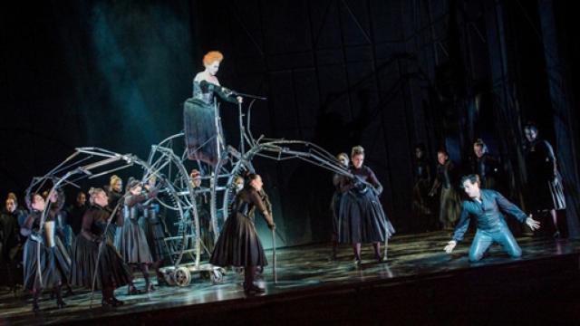 Image: Roberto Devereux o el canto galáctico