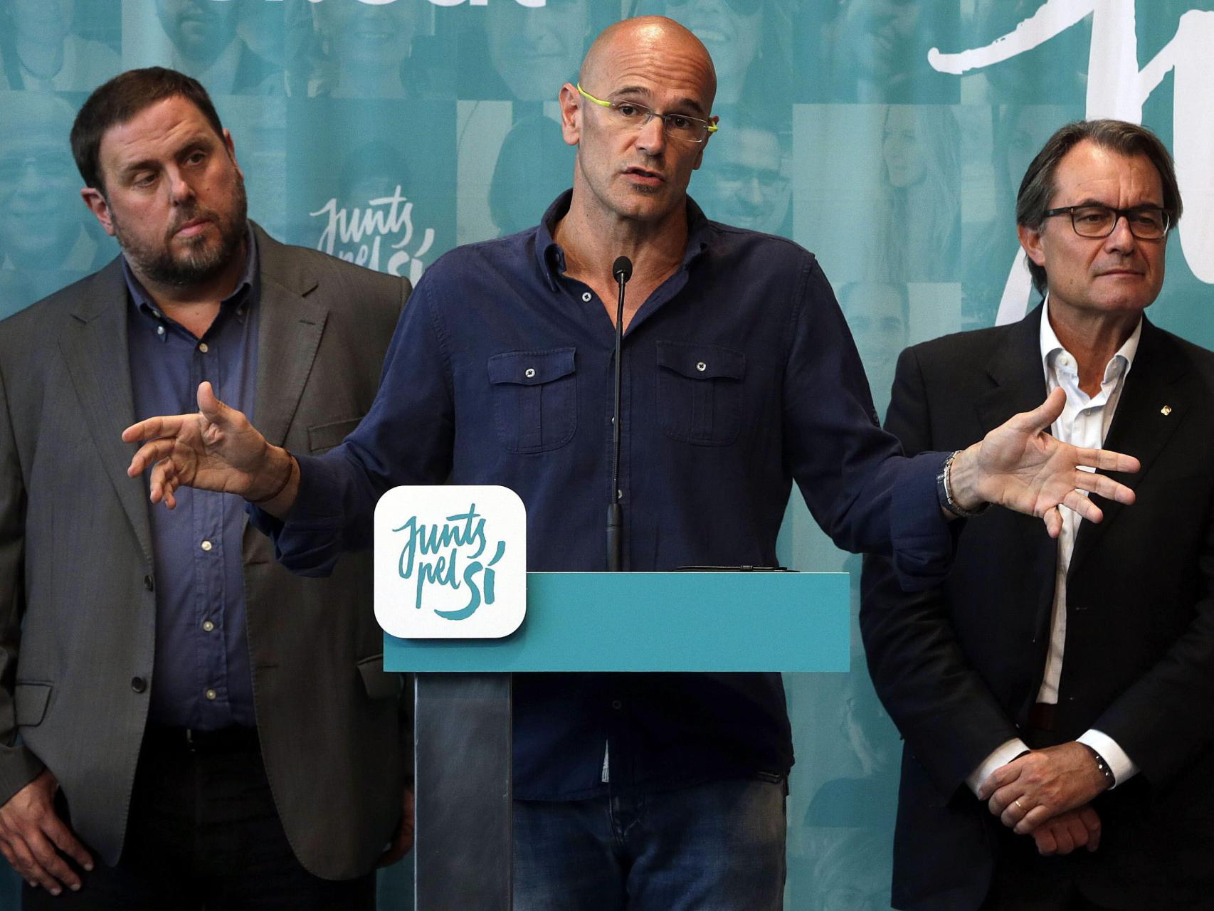 El líder de ERC, Oriol Junqueras; el candidato de Junts pel Sí, Raül Romeva, y el presidente catalán en funciones, Artur Mas