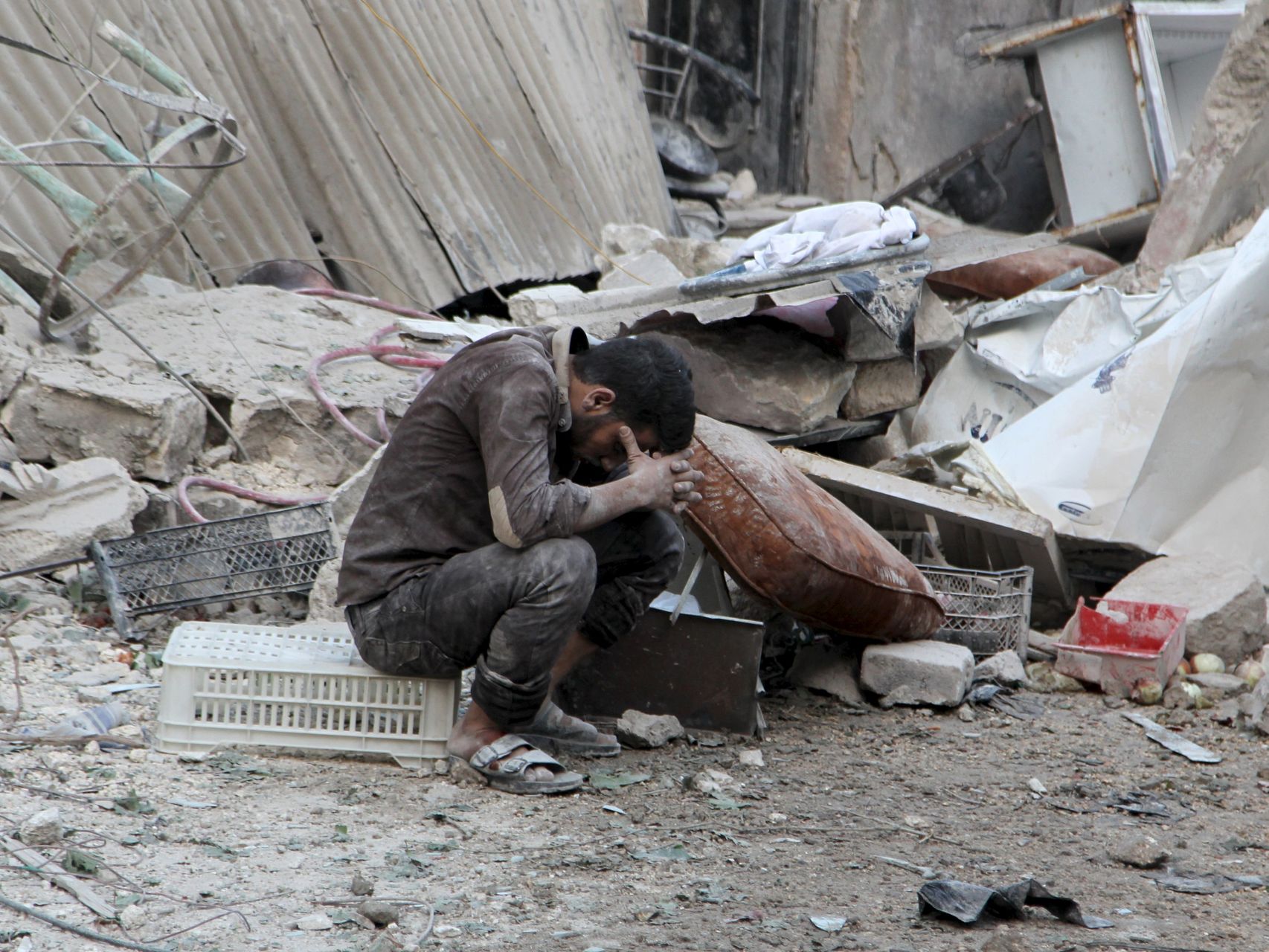 Un hombre víctima de la guerra en Siria