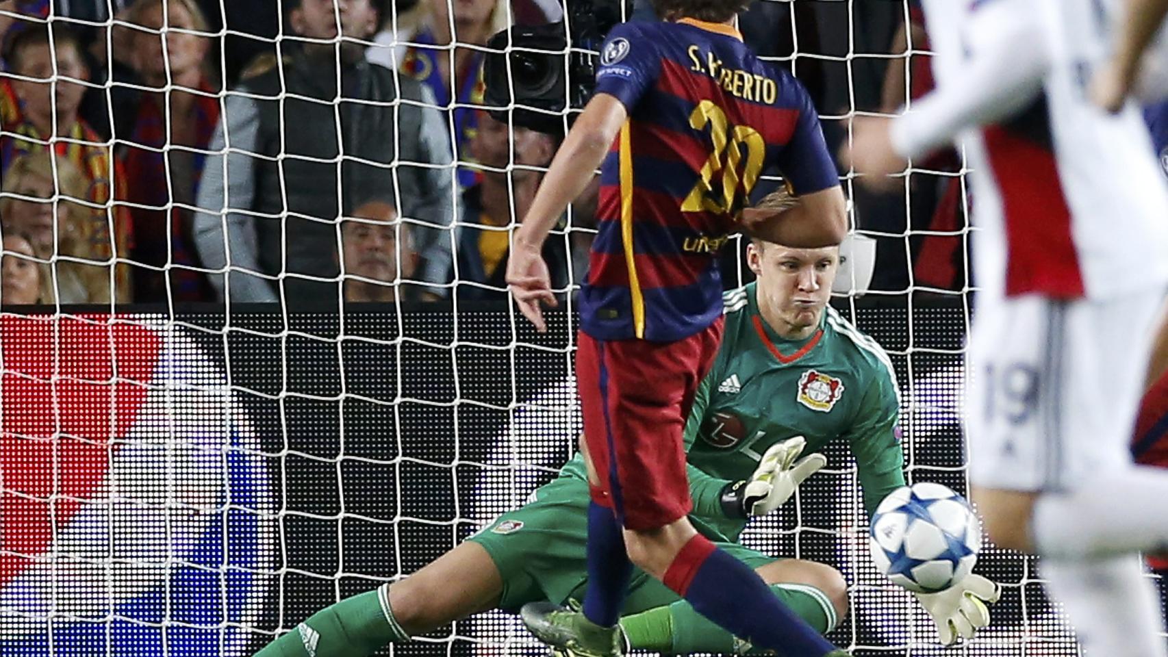 Sergi Roberto, en la jugada del gol ante el Bayer Leverkusen.