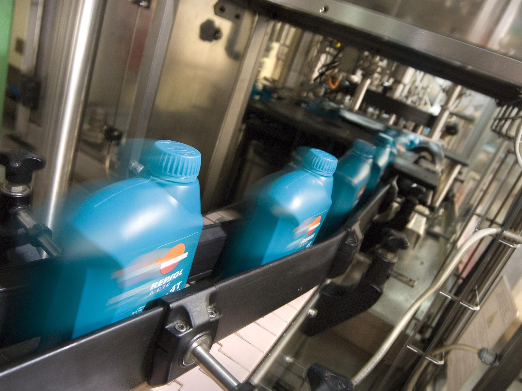 Línea de envasado de Repsol en Puertollano