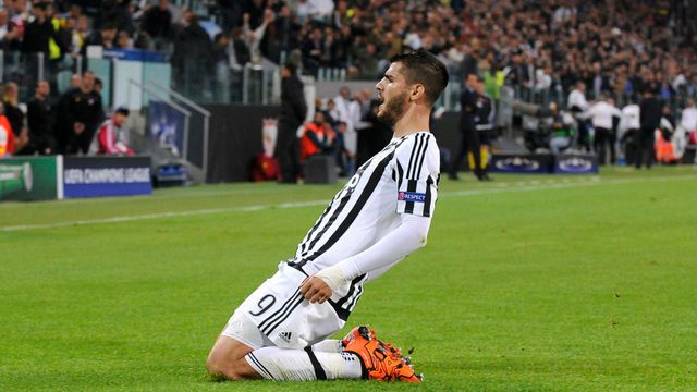 Álvaro Morata celebra uno de sus goles con la Juve. / Reuters