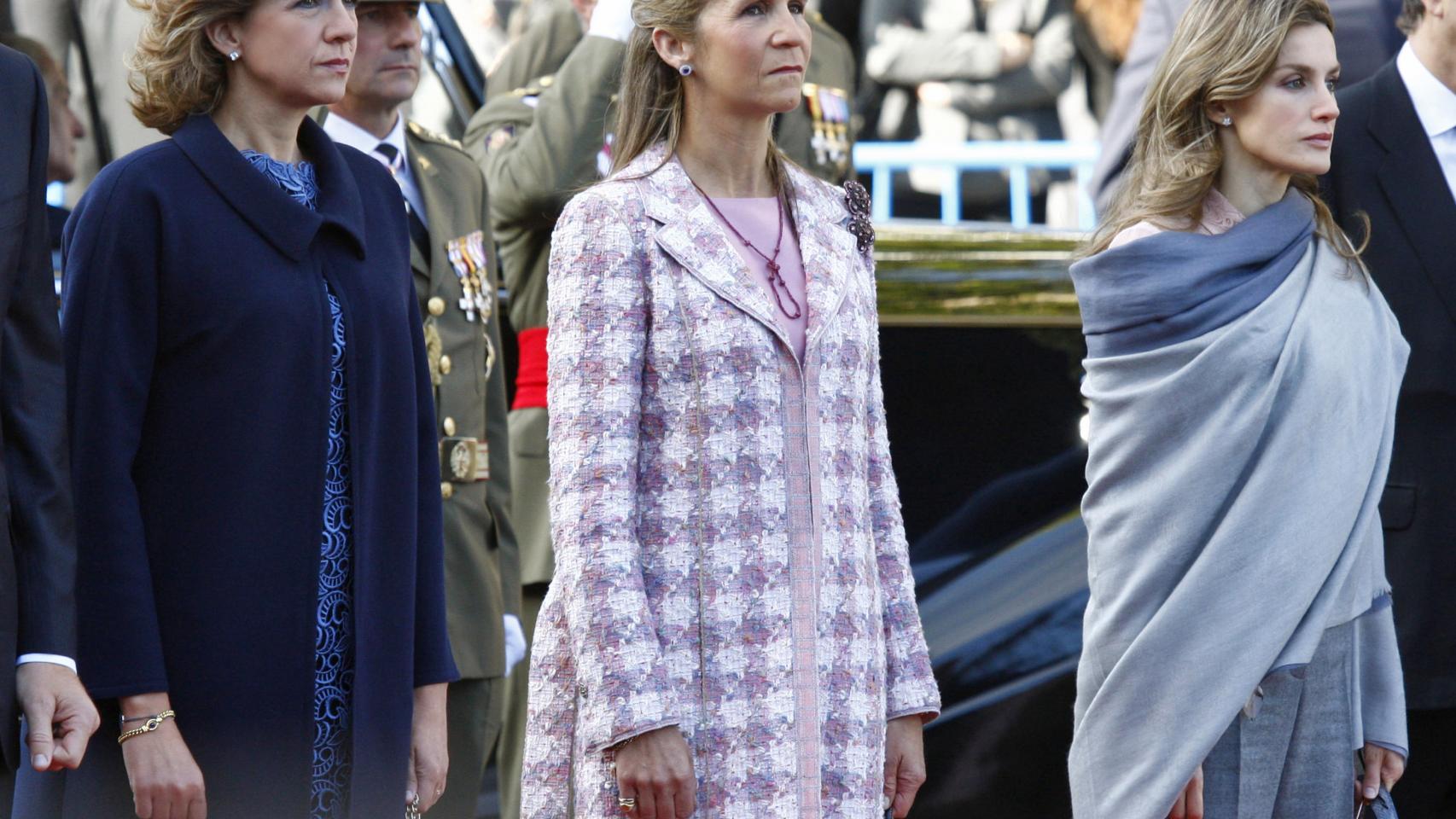 Las Infantas Cristina y Elena junto a Doña Letizia en el Día de la Hispanidad