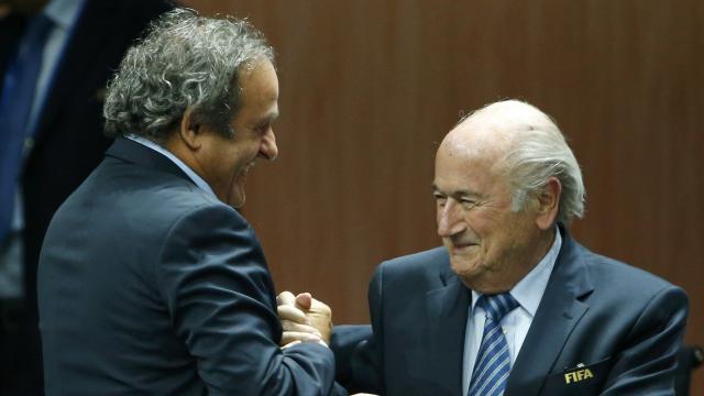 La FIFA suspende a Blatter y Platini