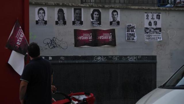 Grupos abertzales se manifiestan en la localidad navarra de Villava / Gonzalo Araluze