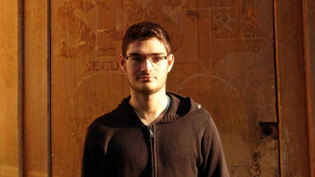 Buttey posa en París.