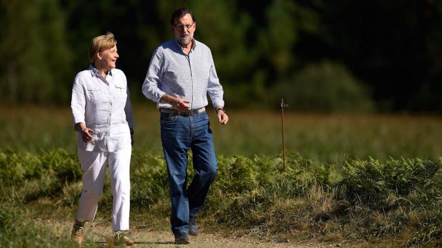 El presidente del Gobierno, Mariano Rajoy, y Angela Merkel en agosto de 2014. / Getty Images