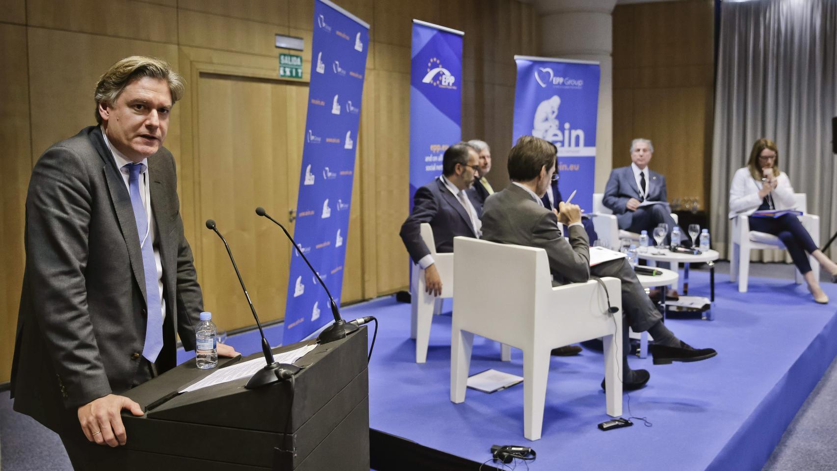 El secretario general del PPE, Antonio López- Istúriz, en el Congreso.