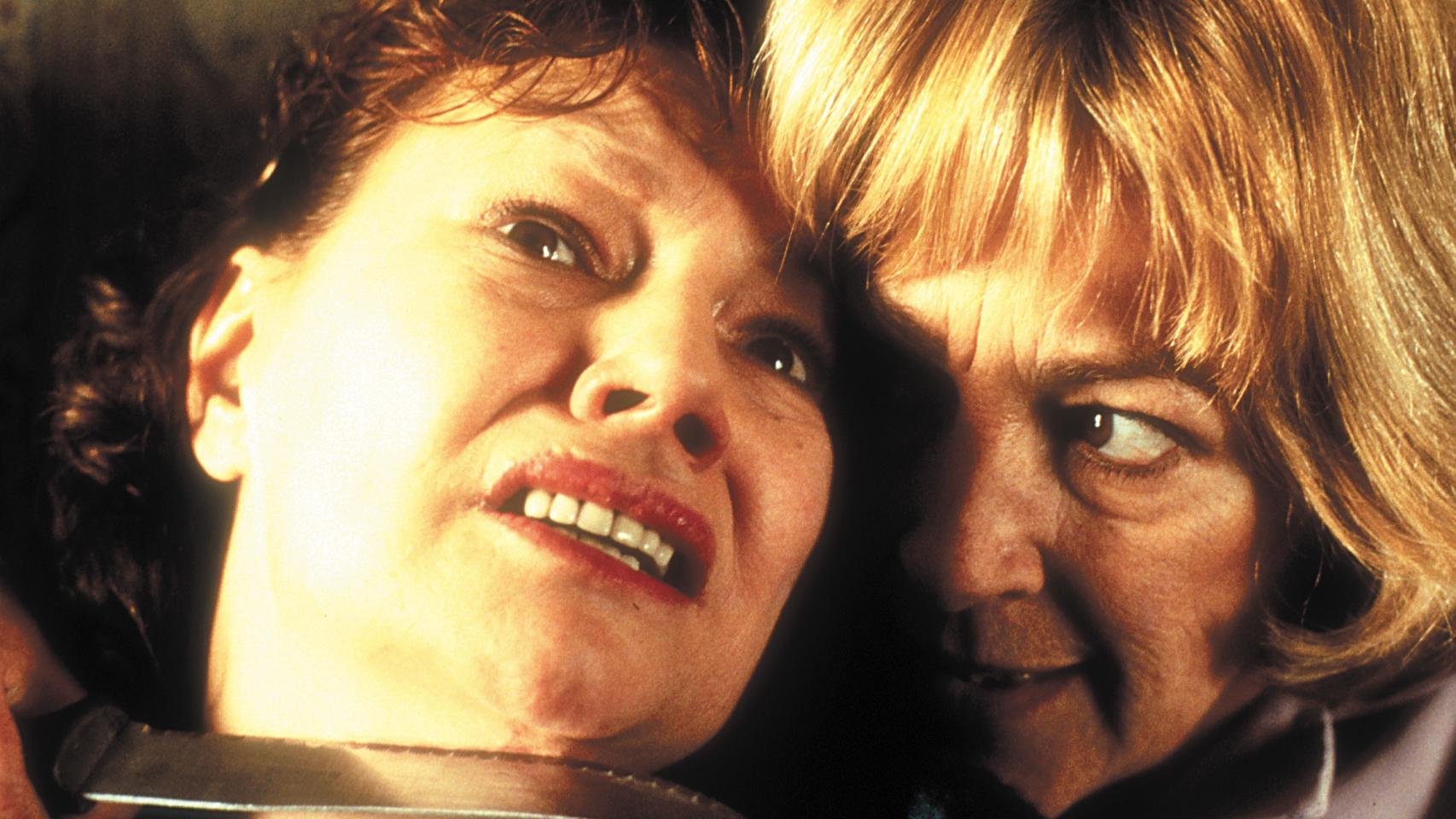 Carmen Maura y Paca Gabaldón, en La comunidad