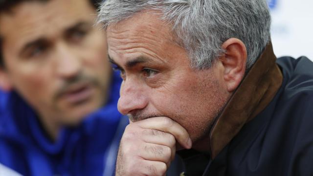 Mourinho se lamenta ante el West Ham.