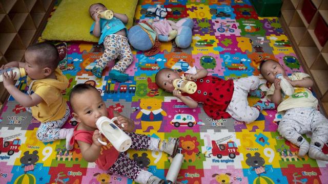Niños en un orfanato de Pekín.