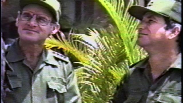 A la izquierda, el ministro de Interior saliente Aberlardo Colomé Ibarra. A la derecha, el nuevo ministro general Carlos Fernández Gondín.