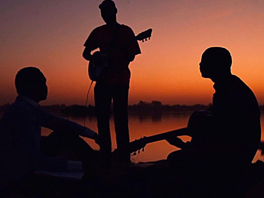 La forma de resistencia de los artistas es seguir haciendo su música.