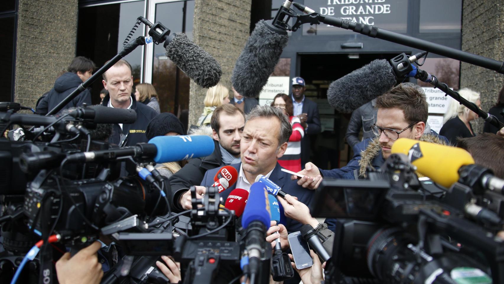 El abogado de Karim Benzema, a las puertas del juzgado.