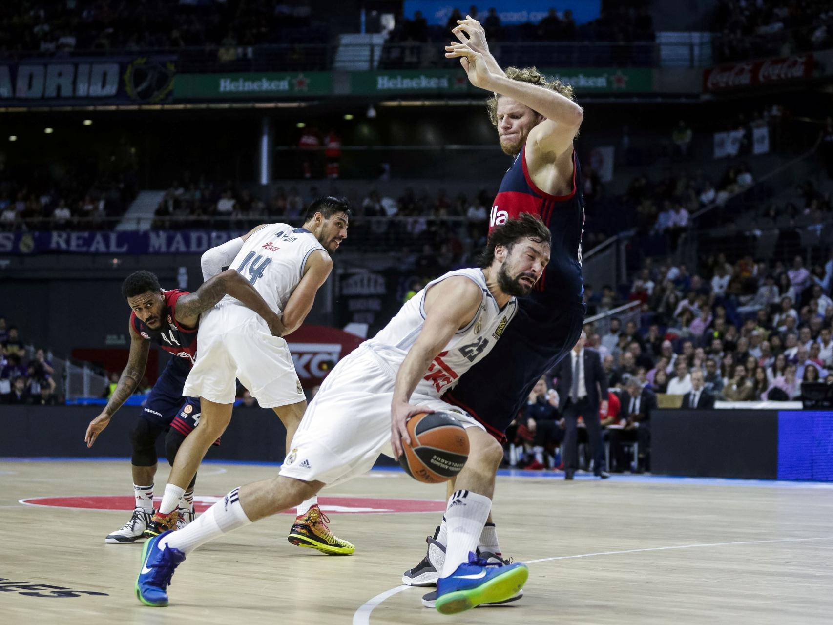 Llull entra a canasta frente al Bayern.