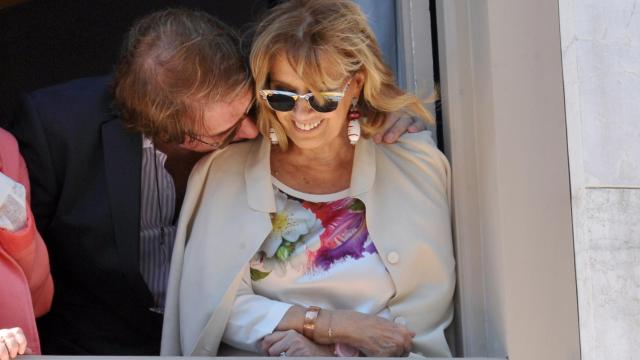 Edmundo 'Bigote' Arrocet y Mª Teresa Campos cómplices viendo las procesiones de Semana Santa