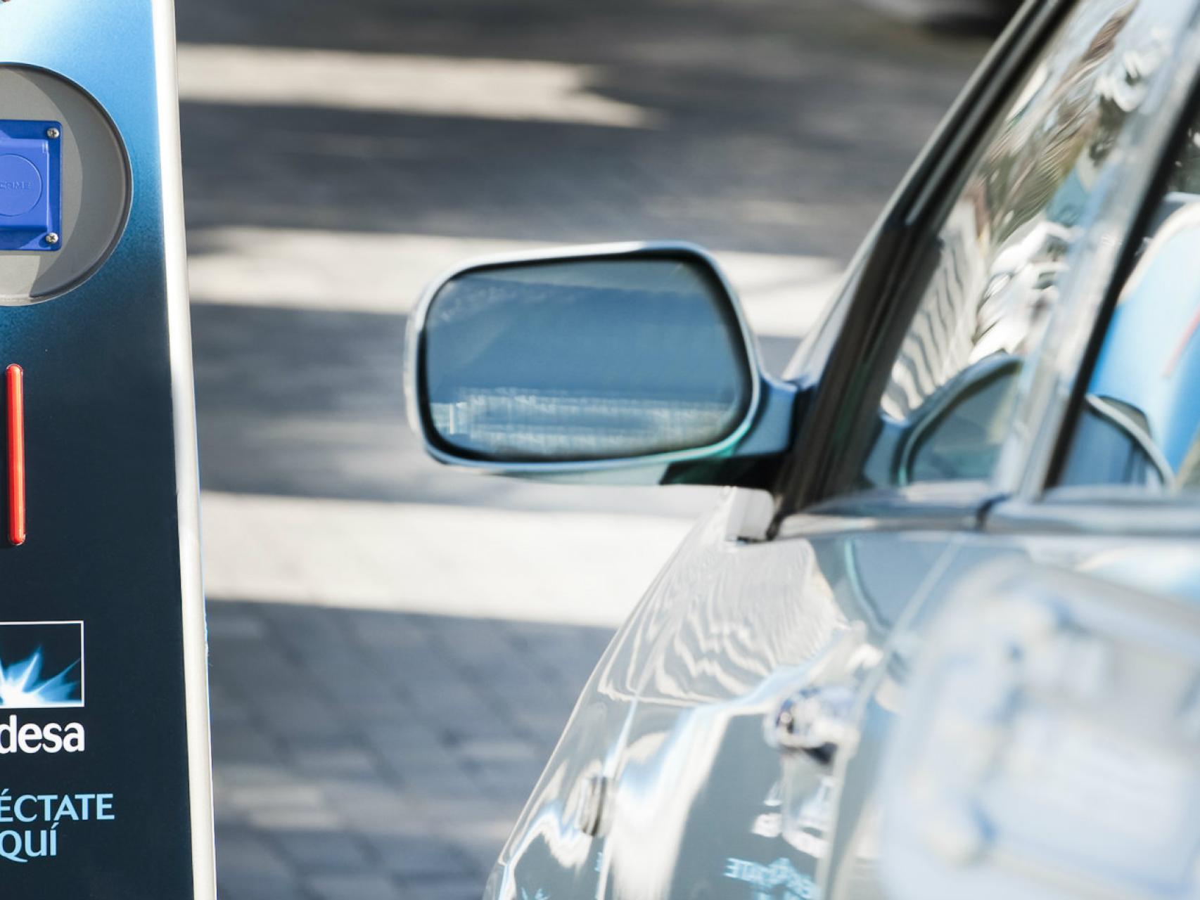 Punto de recarga eléctrica para coches.