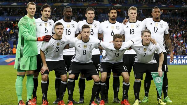 El combinado alemán posa antes del aprtido contra francia.
