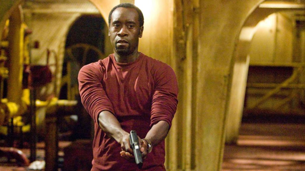 Don Cheadle en una secuencia de la película 'Traidor'