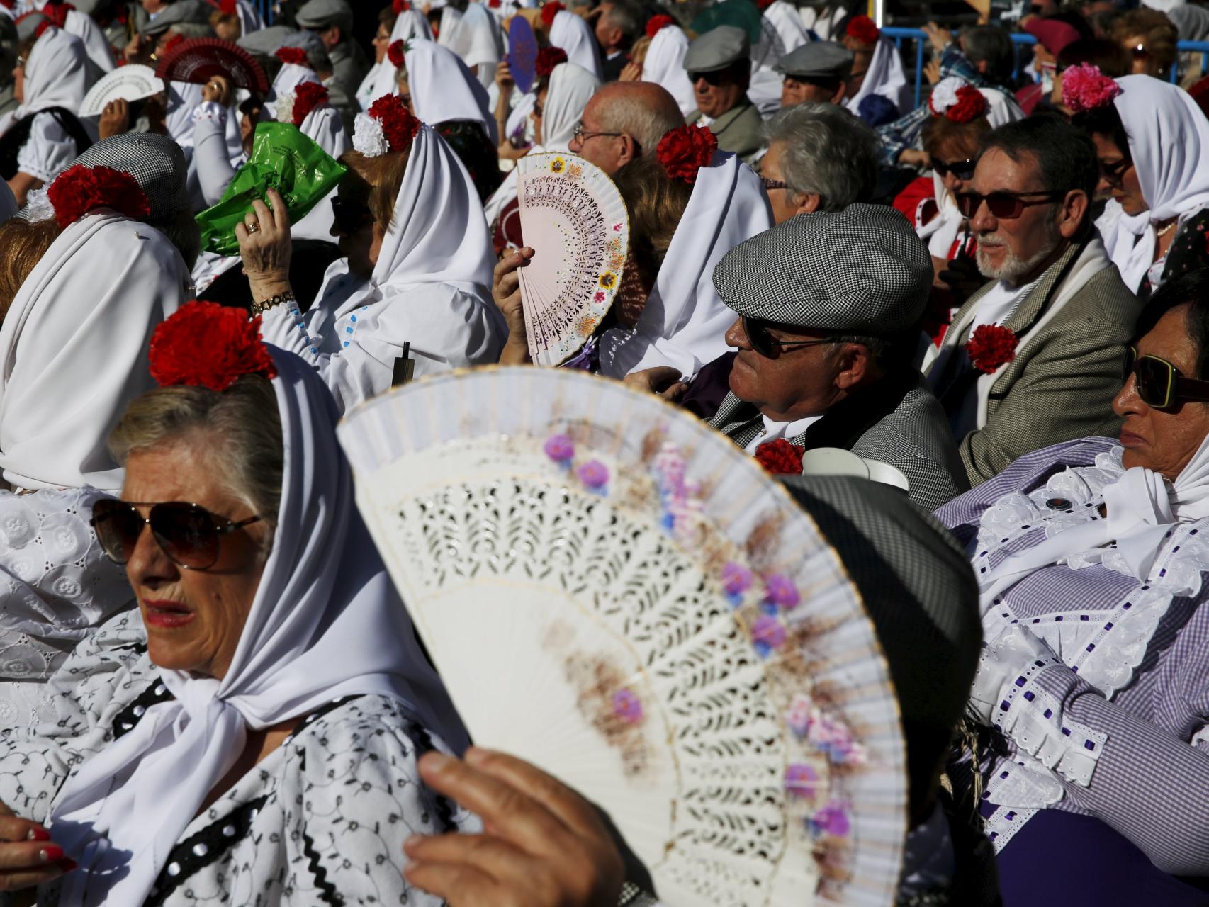 Chulapos y chulapas durante el pasado Día de la Almudena.