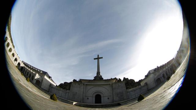 El PSOE propone resignificar el Valle de los Caídos, pero no lo hizo desde el Gobierno.