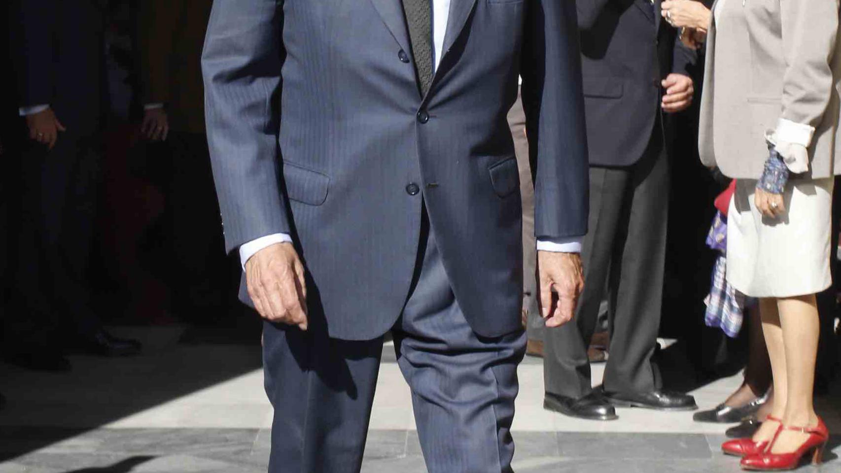 Alfonso Martínez de Irujo a la salida de la misa funeral